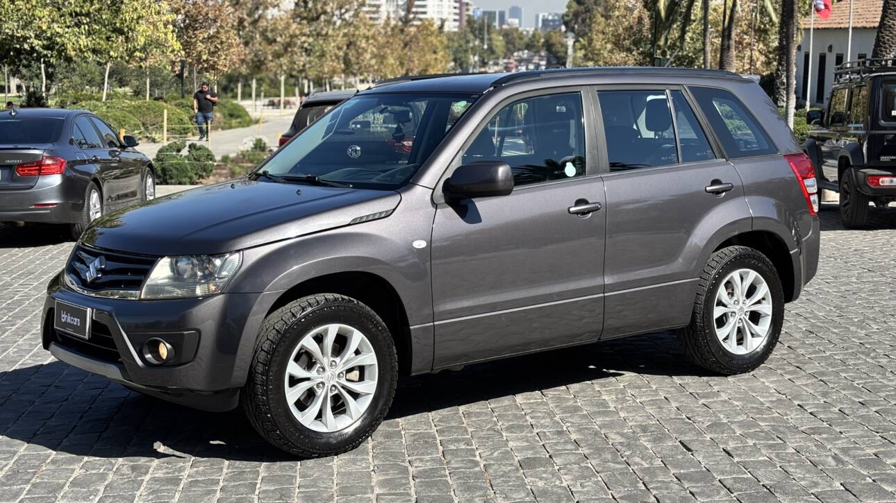 SUZUKI GRAND NOMADE